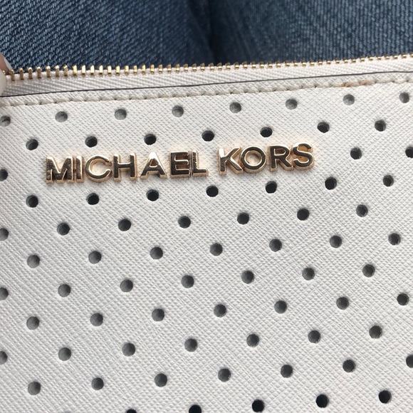 Michael Kors Handbags - Michael kors wristlet!